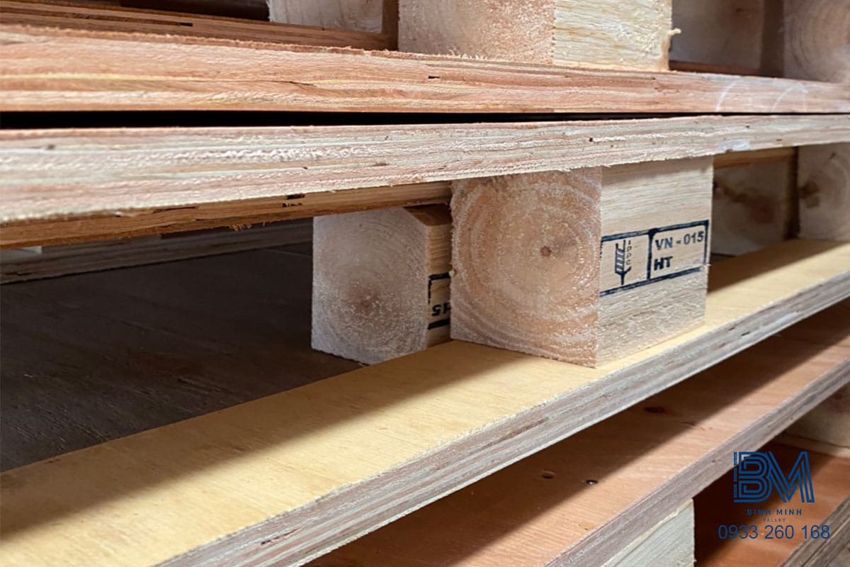 "Tấm vé Thông hành" Quốc tế: Giải mã Tiêu chuẩn ISPM 15 cho Pallet Gỗ Xuất khẩu